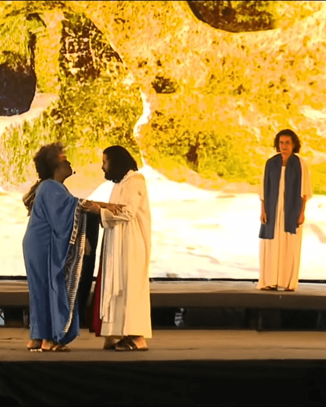 Cena da Paixão de Cristo com três intérpretes